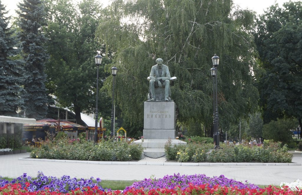 Памятник поэту И. С. Никитину