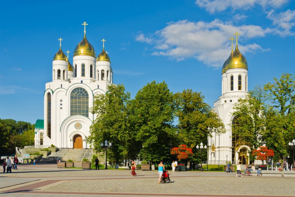 Два православных храма на площади Победы