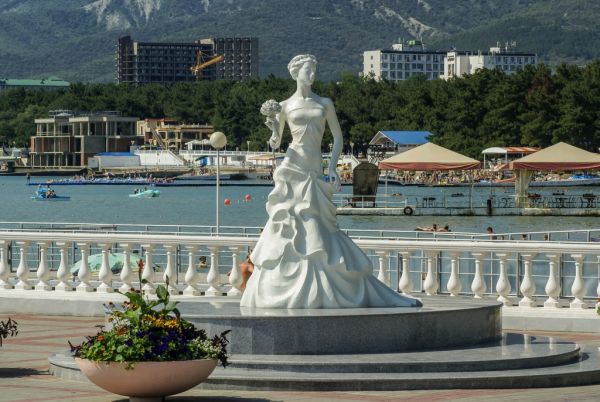 Скульптура "Белая невеста"

