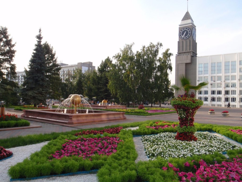 Площадь перед городской администрацией