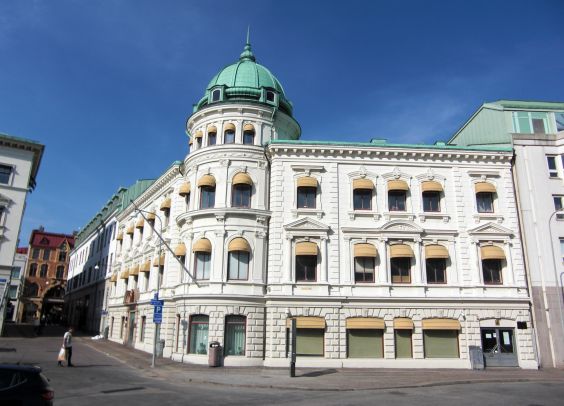 Посольство в центре города