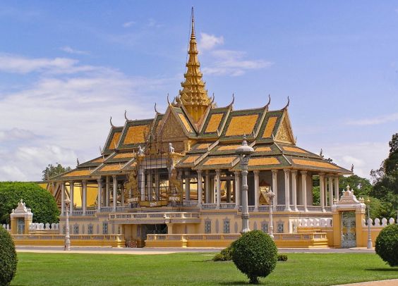 Королевский дворец и Серебряная пагода