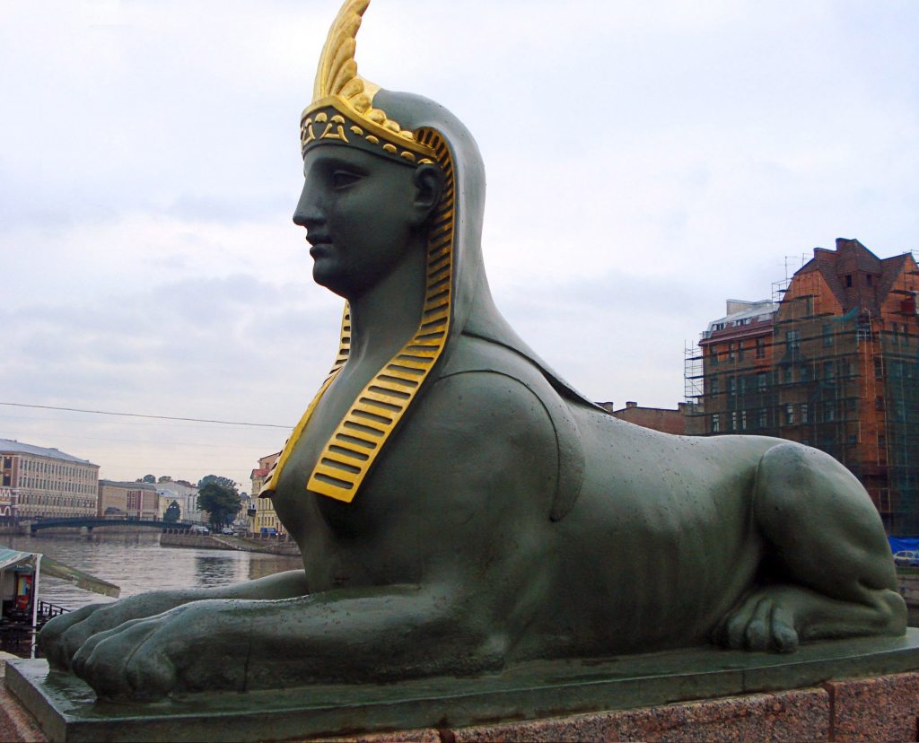 Памятник Египетские сфинксы