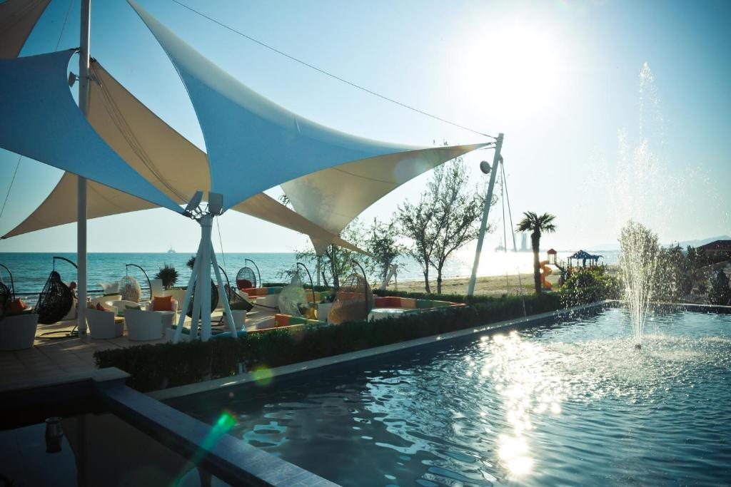 Курортный отель Crescent Beach, Баку