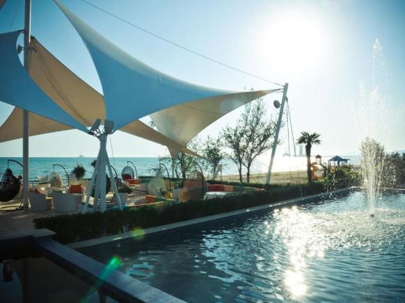 Курортный отель Crescent Beach, Баку