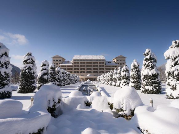 Курортный отель Qafqaz Riverside