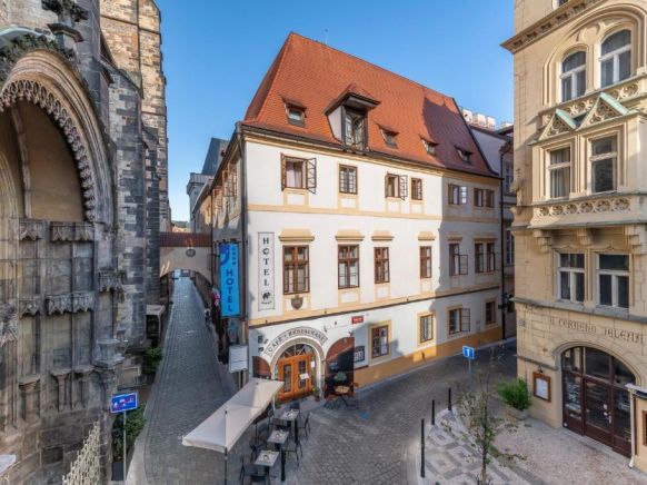 Отель Cerny Slon