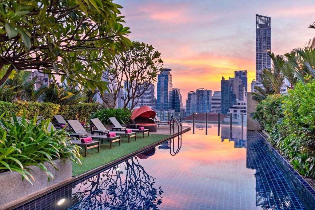 Отель Aloft Bangkok - Sukhumvit 11, Бангкок