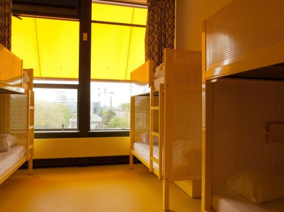 WOW Amsterdam Hostel, Амстердам