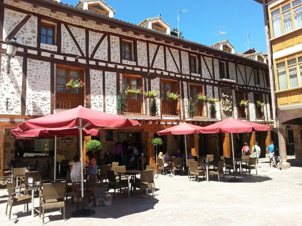 Apartamentos la Demanda, Памплона