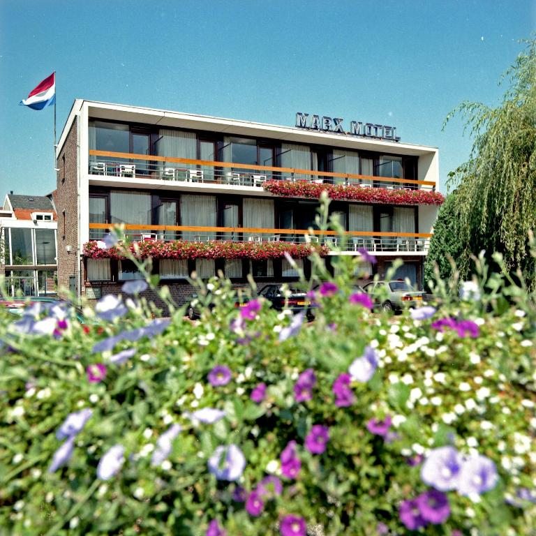 Marx Motel, Валкенбург