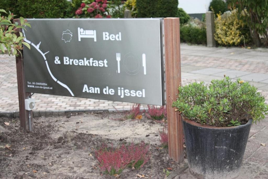 Bed & Breakfast 'Aan de IJssel', Зволле