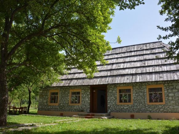 Отель Peraj Guesthouse, Шкодер