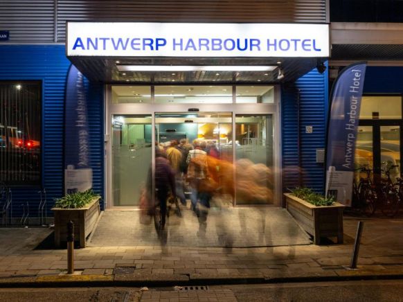 Antwerp Harbour Hotel, Антверпен