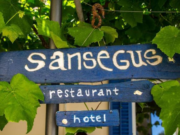 Hotel Sansegus, Сусак