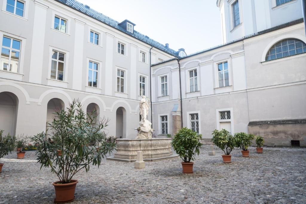 Gästehaus im Priesterseminar Salzburg, Зальцбург