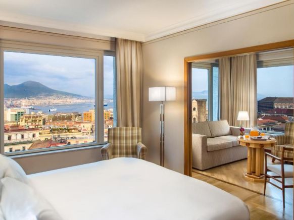 Renaissance Naples Hotel Mediterraneo, Неаполь