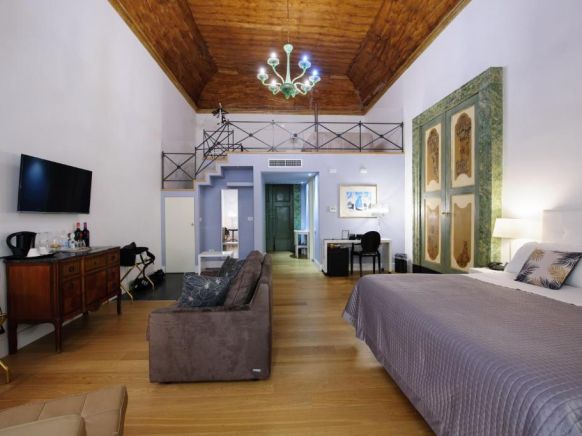 Santa Chiara Boutique Hotel, Неаполь