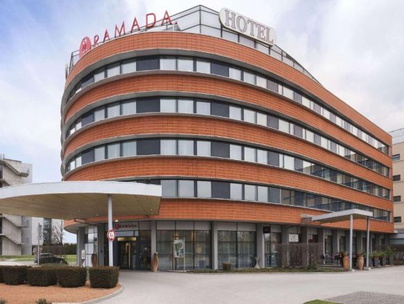 Hotel Ramada Graz Airport, Грац