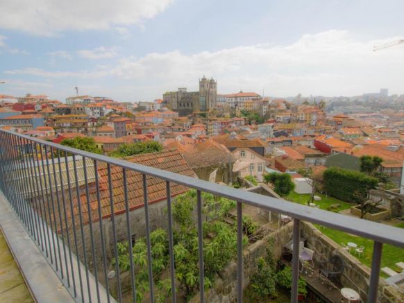 Yours GuestHouse Porto, Порту