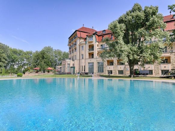 Danubius Health Spa Resort Hotel Thermia Palace, Пьештяни