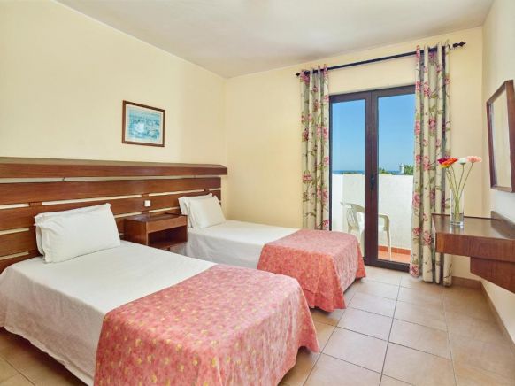 Apartamentos Ourasol, Албуфейра