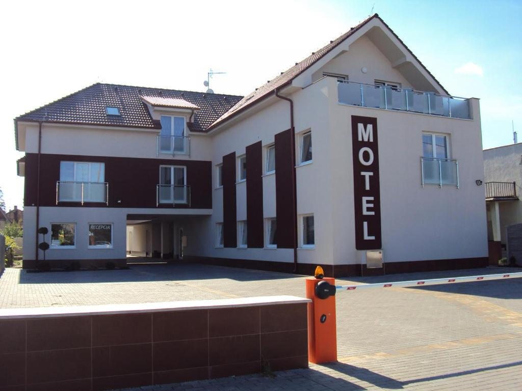 Motel Senec, Сенец