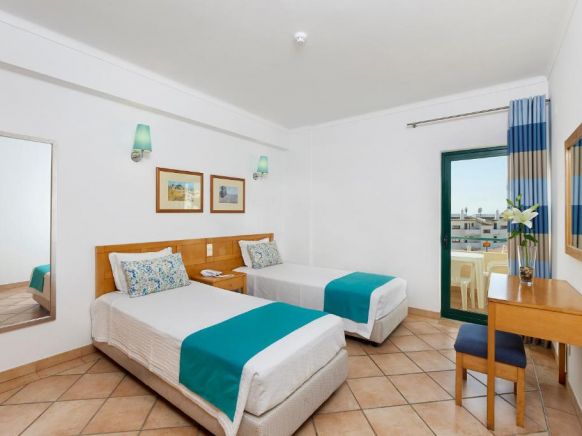 Oceanus Aparthotel
