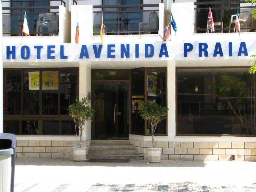 Отель Hotel Avenida Praia, Портиман
