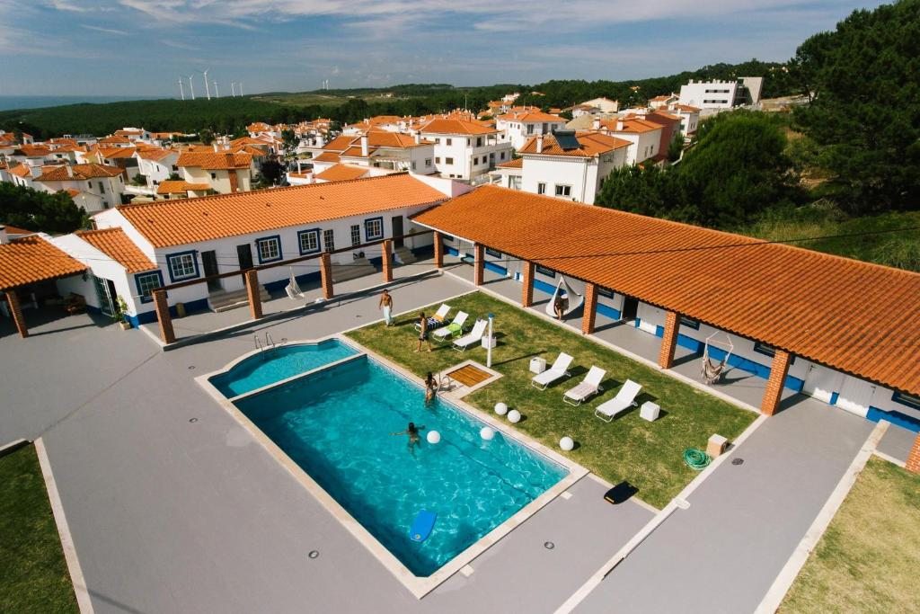 Zulla Nazaré`s Surf Village, Назаре