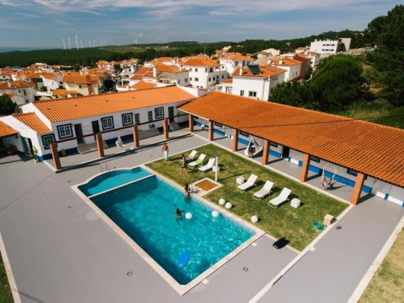 Zulla Nazaré`s Surf Village, Назаре