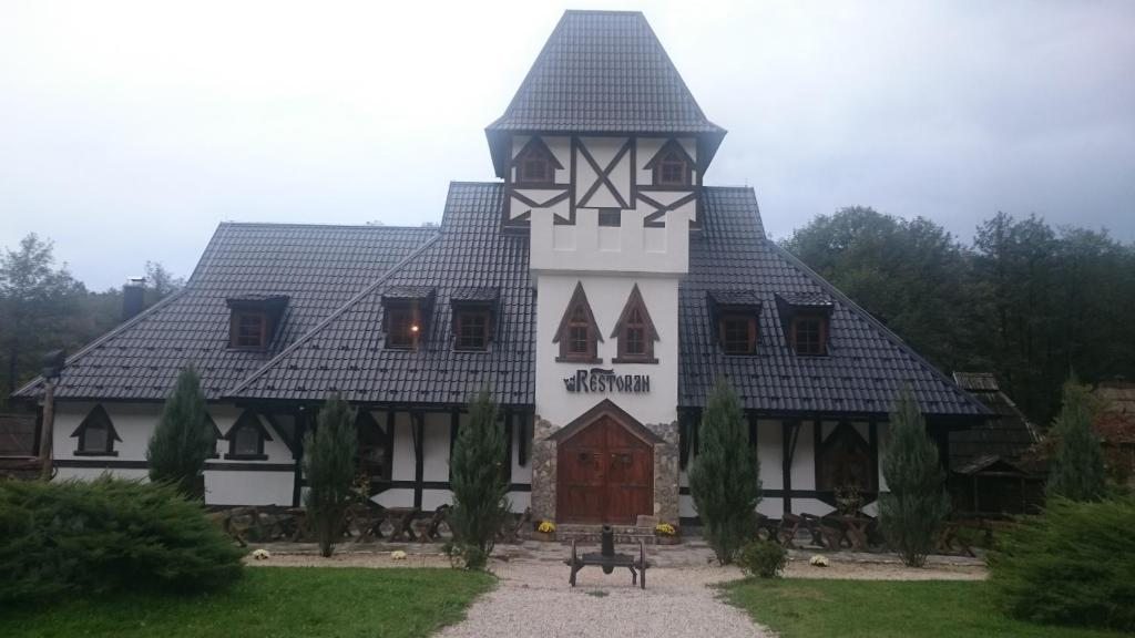 Отель Royal Village Kotromanićevo, Добое