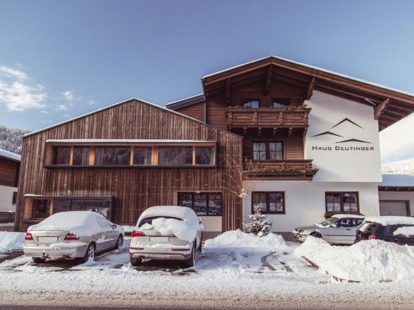 Haus Deutinger Hotel near the ski resort