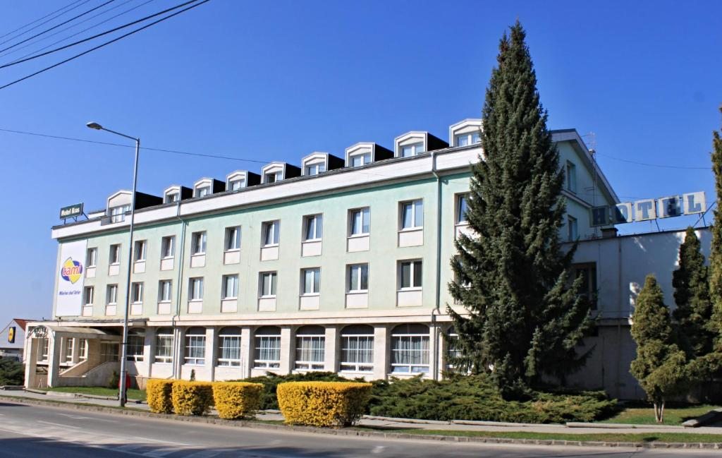Hotel Kras, Рожнява