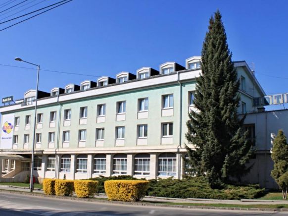 Hotel Kras, Рожнява