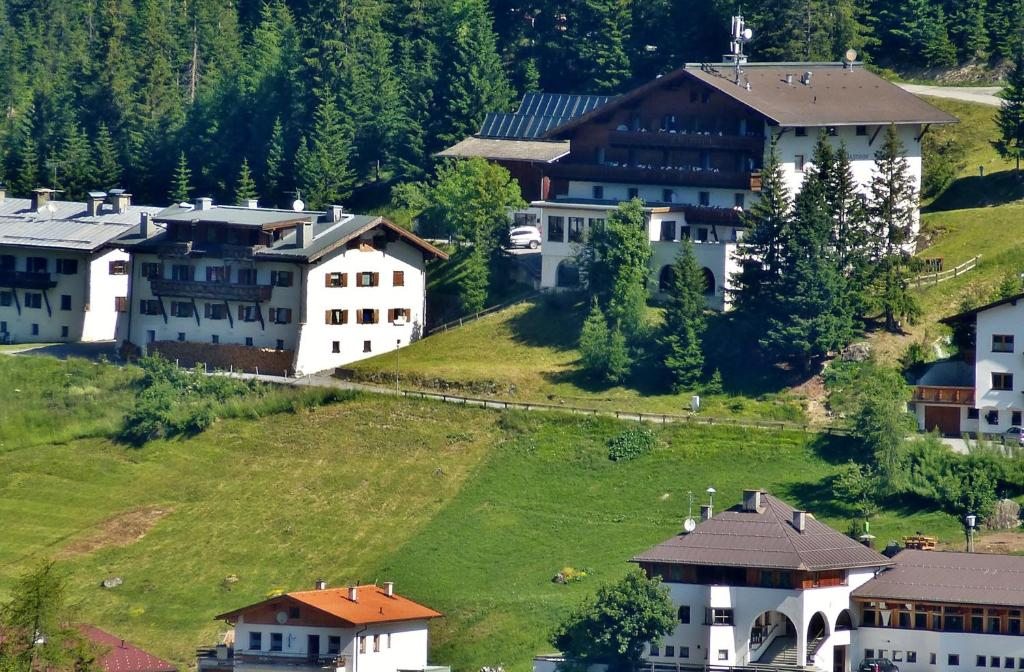 Gasthof Alpenrose, Наудерс
