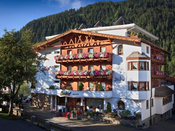 Alpen-Comfort-Hotel Central, Наудерс