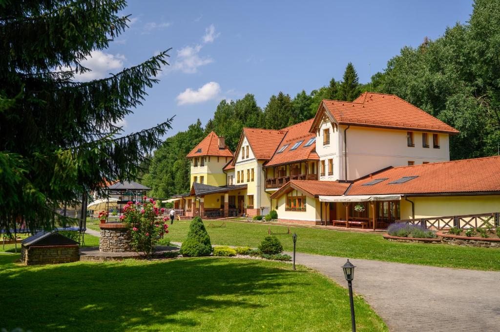 Hotel Julianin dvor, Зуберец