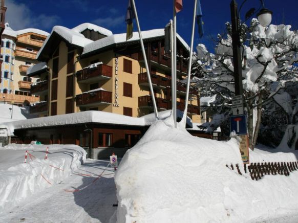 Hotel Alpina with parking