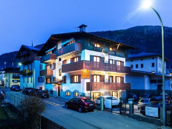 Residence Alpen Casavacanze, Мадонна-ди-Кампильо