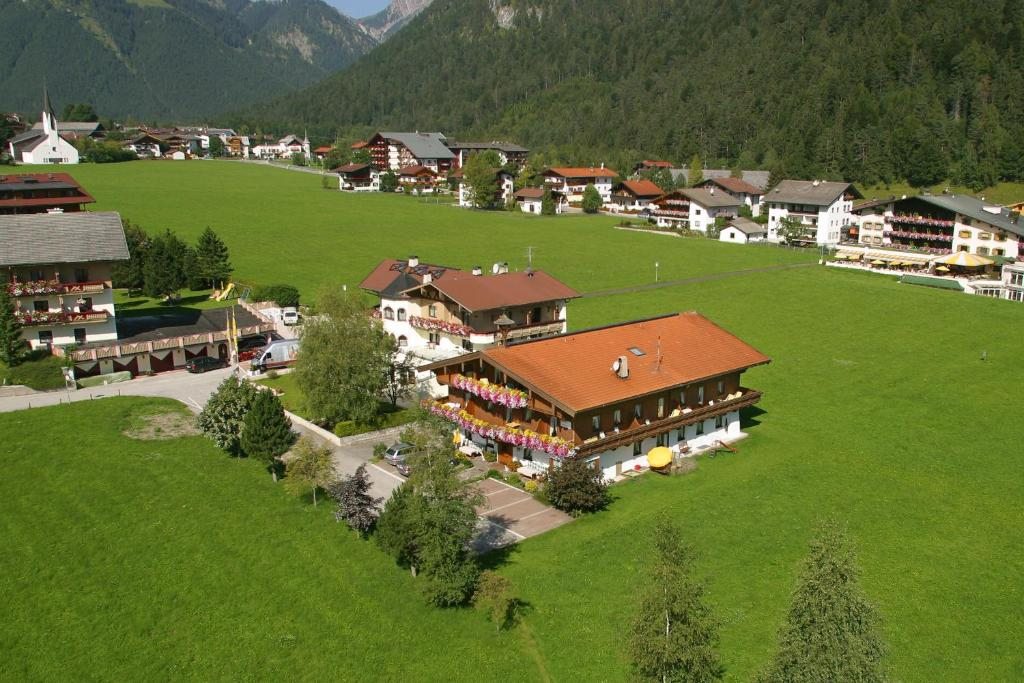 Landhaus Karwendel, Визинг