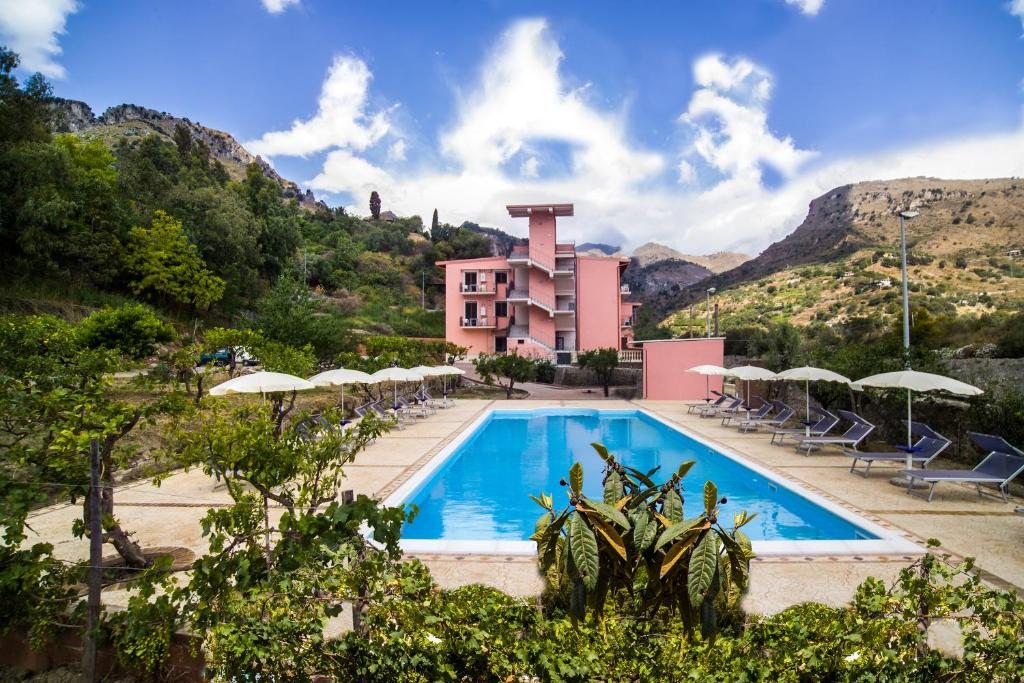 Residence Villa Mare Taormina, Летоянни