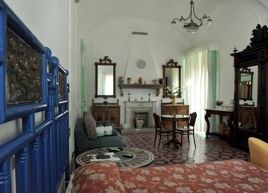 Casa Raffaele Conforti, Майори
