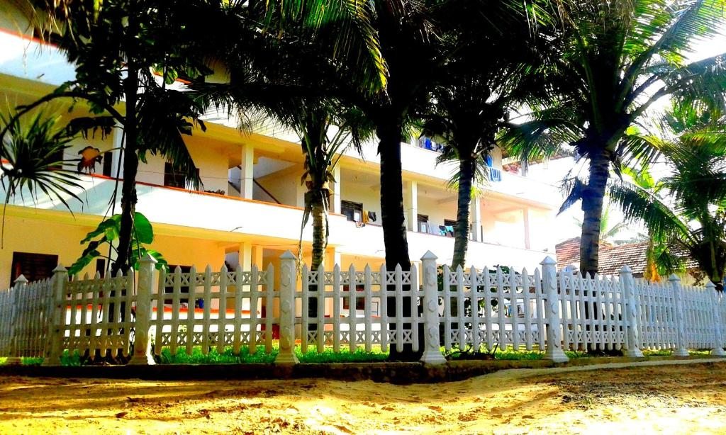 Отель Ram's Surfing Beach,Midigama, Мидигама Запад