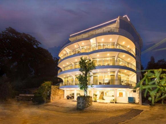 Sandriana Lake View Hotel