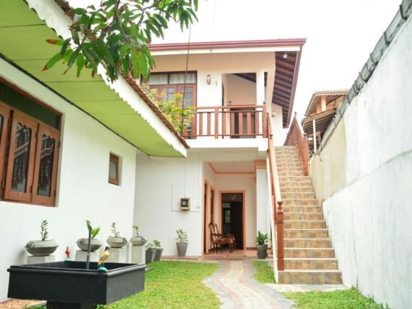 Tropical Garden with a terrace, Негомбо