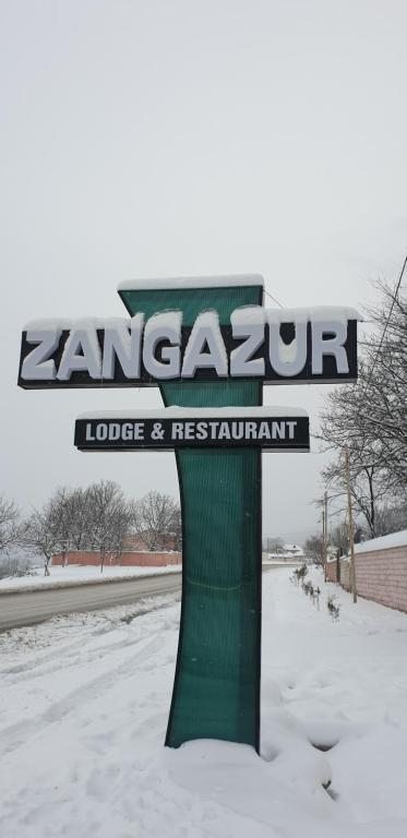 Zengezur Hotel & Restaurant, Гусар