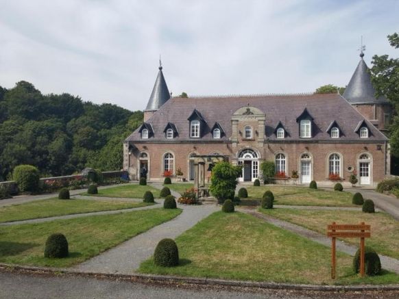 Castel Sainte Marie - Hébergement, Динан