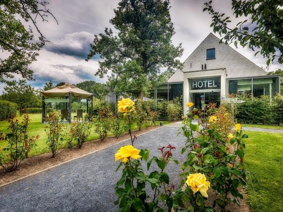 Cleythil Hotel