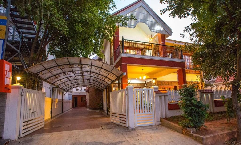 Redstone Villa and Suites, Бангалор